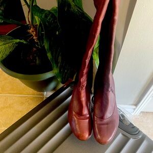 Burgundy women’s Bravo Brown’s boots leather pre owned, size 36